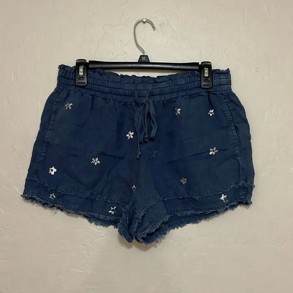Cloth & Stone Linen Blue Silver Stars Design Contemporary Raw Hem Boho Shorts